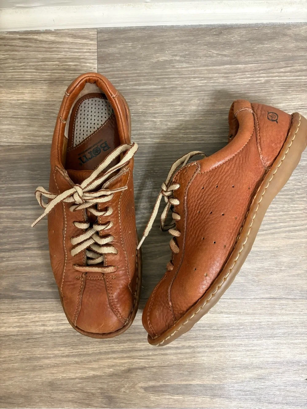 Vintage Women's Born Brown Leather Lace-Up Sneakers